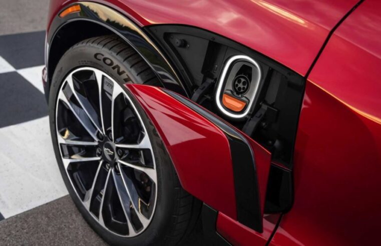 Tesla revela carro elétrico acessível com autonomia de 500 km e preço competitivo