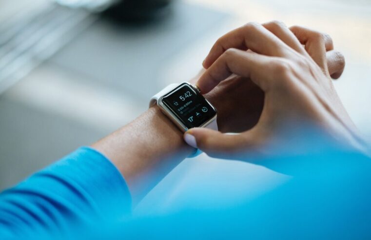 Novo dispositivo wearable revoluciona o mercado de saúde ao monitorar os sinais vitais em tempo real