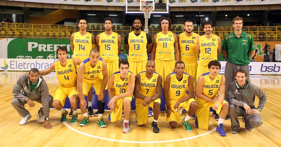 Time de basquete vence o campeonato nacional após jogo emocionante na prorrogação